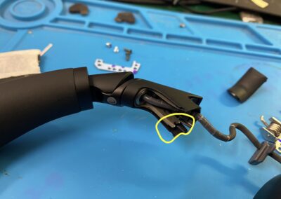 XM6 close up damaged hinge