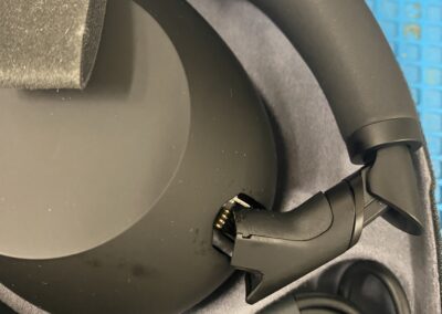 XM6 L hinge close up damaged